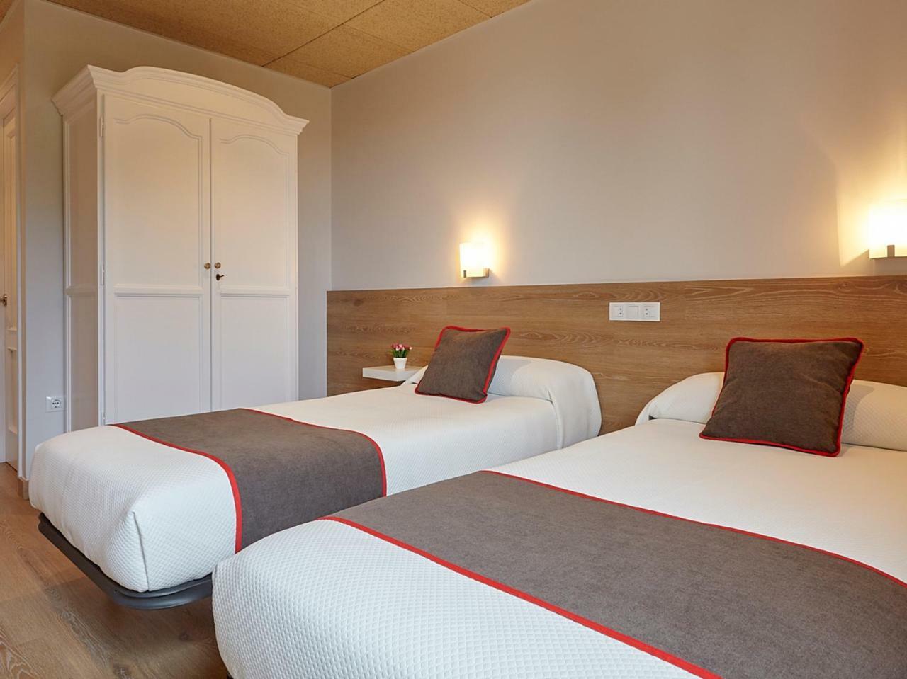 Hostal Nobadis Cervera  Exterior photo