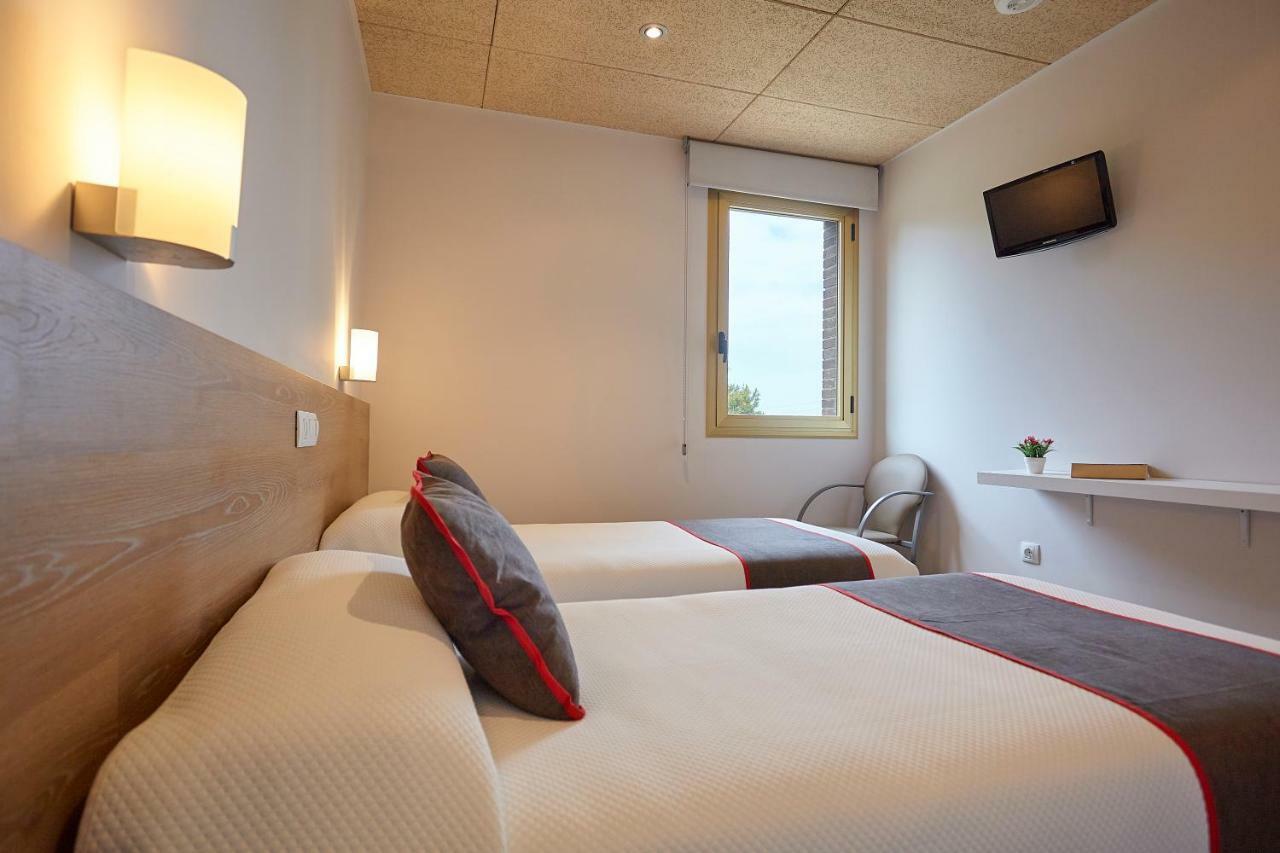Hostal Nobadis Cervera  Exterior photo