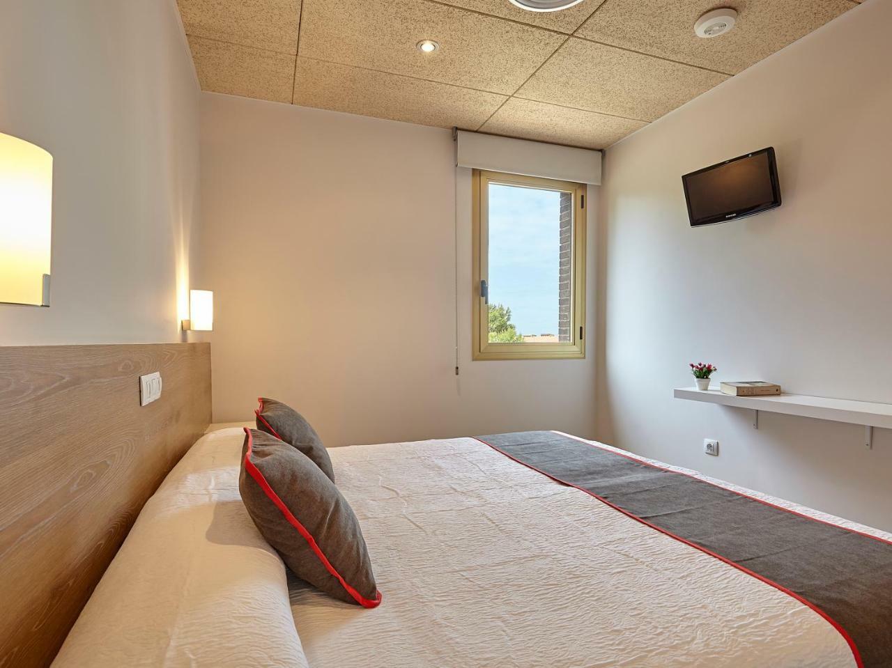 Hostal Nobadis Cervera  Exterior photo