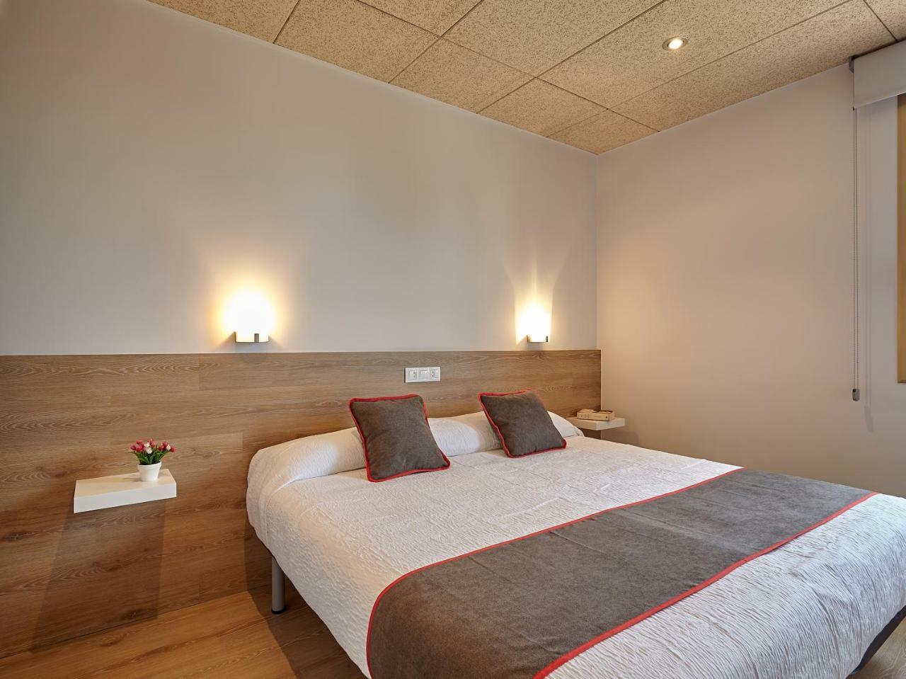 Hostal Nobadis Cervera  Exterior photo